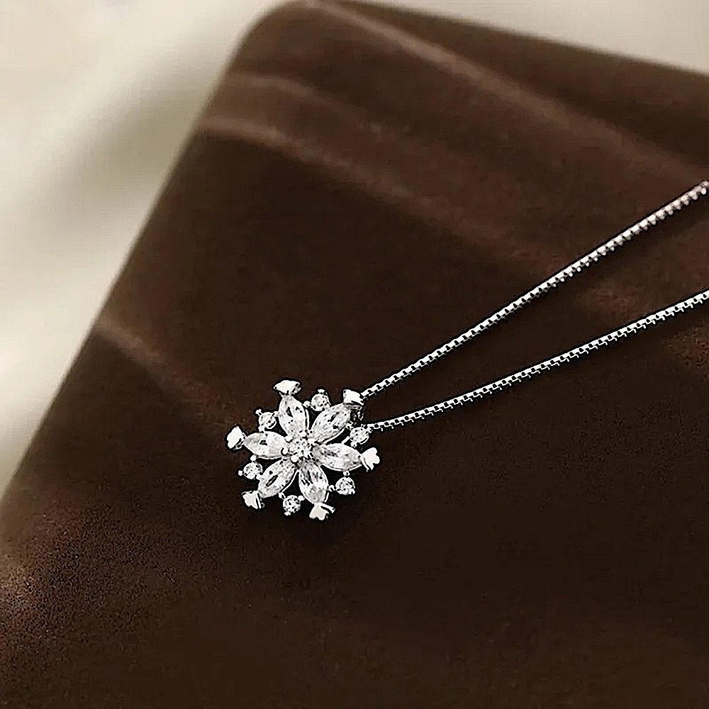 🎉HP*9/21*🎈S925 Dainty Box Chain Necklace With CZ Crystal Snowflake Pendant